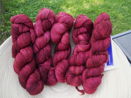 vyprod�no Lace - PAGODA, 430 m/50 g (100% baby merino)