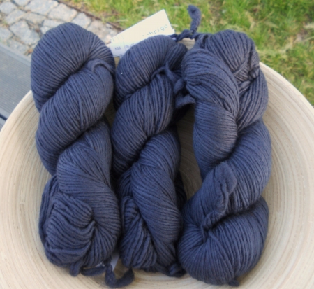 vyprod�no Merino Worsted - BLUE GRAPHITE, 192 m/100 g (100% merino)